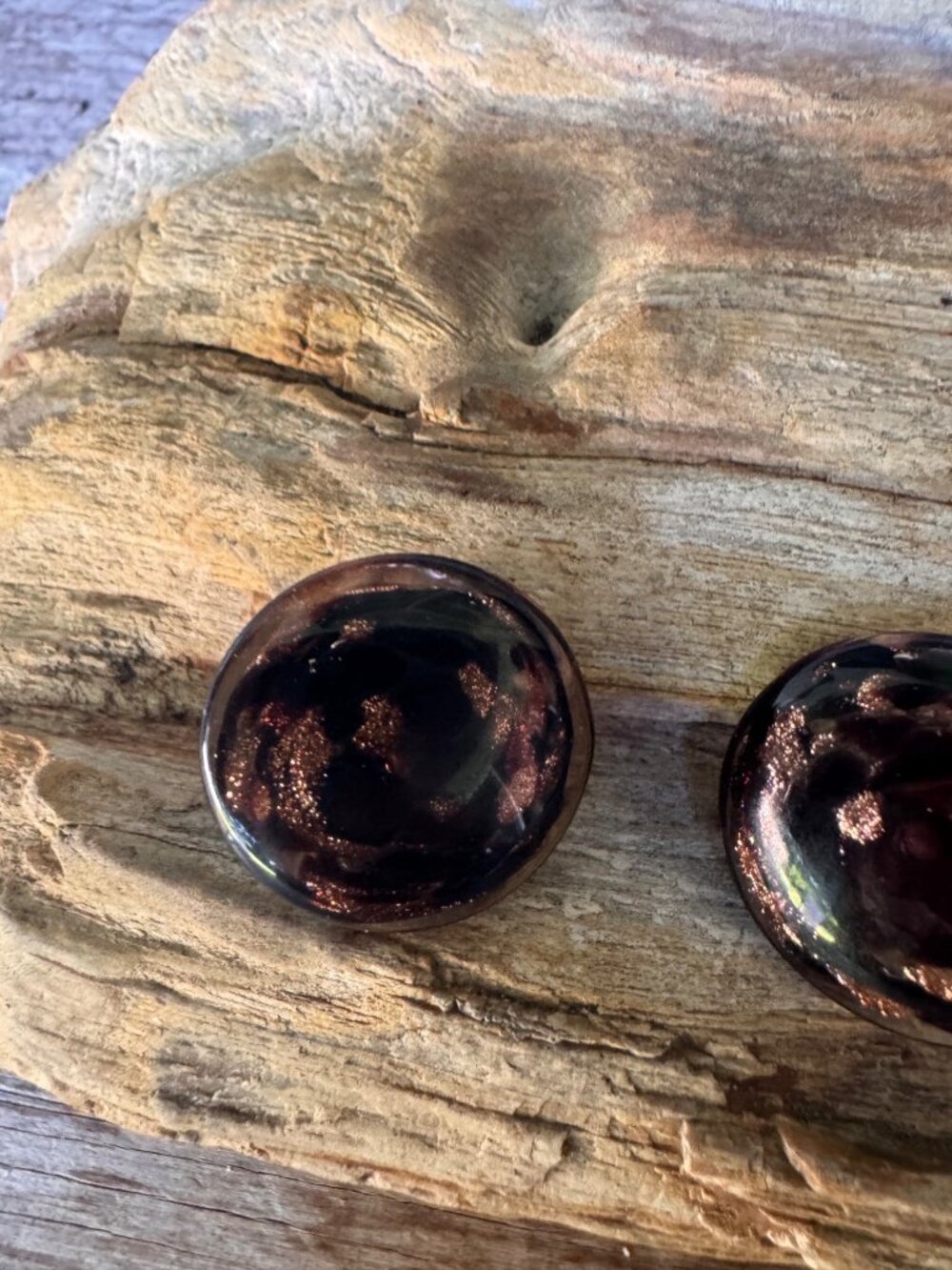 Vintage Italy Clip On Earrings Brown Copper Art Glass Dome Gold Tone Round - Picture 3 of 5